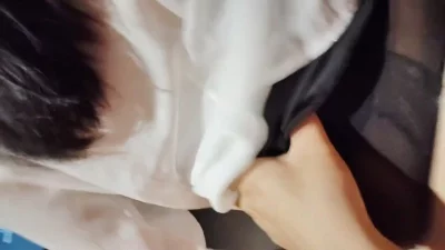 小骚货，背着男友出来