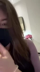 真实勾搭熟女美少妇背着老公偷情上瘾骚逼一扣逼水直流太顶
