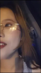 少妇拉着司机车震