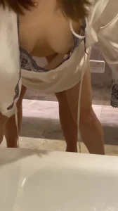 老婆露脸3p被干，面对镜头发骚