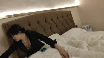 勾搭朋友的老婆出来喝酒约炮！