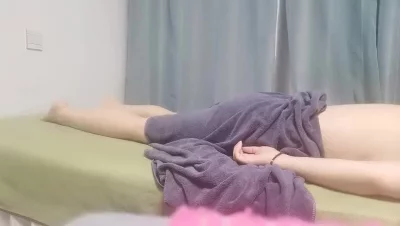 32岁的少妇第二次来按摩一碰就叫床干就完事了