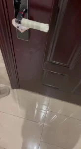嫂子叫我去他们家吃饭喝酒，趁哥哥醉了躺在卧室，嫂子被我在客厅强上