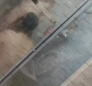 在浴室洗澡时没忍住暴操少妇炮友