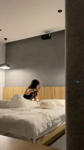 体育生哥们把母狗抱起来操