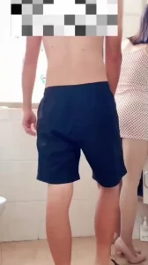 强操身材火爆的美女邻居房东