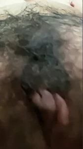 见过熟女高潮的骚逼吗？掏出你的兄弟，一起射屏吧