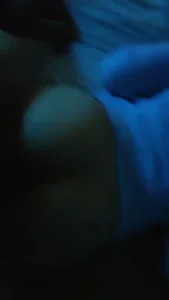 深夜走错房间，妹子默认的让我干