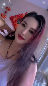 口爆网红熟女妃妃姐，射了满满一嘴