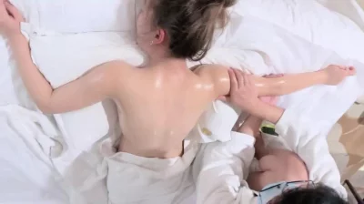 带着老婆做私密SPA，一步步如何被技师单操的
