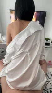 【原创】身材超好的细腰母狗穿着白T就扭起来