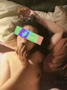 淫语对话不断，美艳人妻疯狂索要精液被口爆