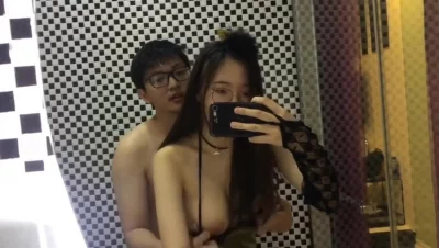 镜子面前难得被我抽插到高潮一直娇喘