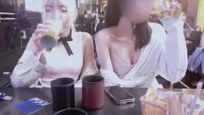 对着闺蜜大奶疯狂揉捏这是出来钓鱼的吧胆子真大