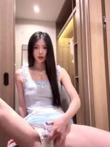 高颜值女神发骚意淫bb好痒